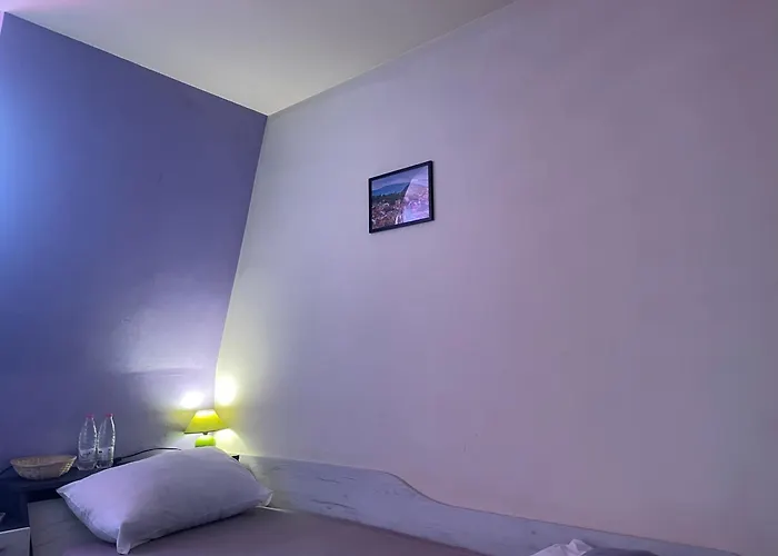 Cloud 9 בית הארחה *